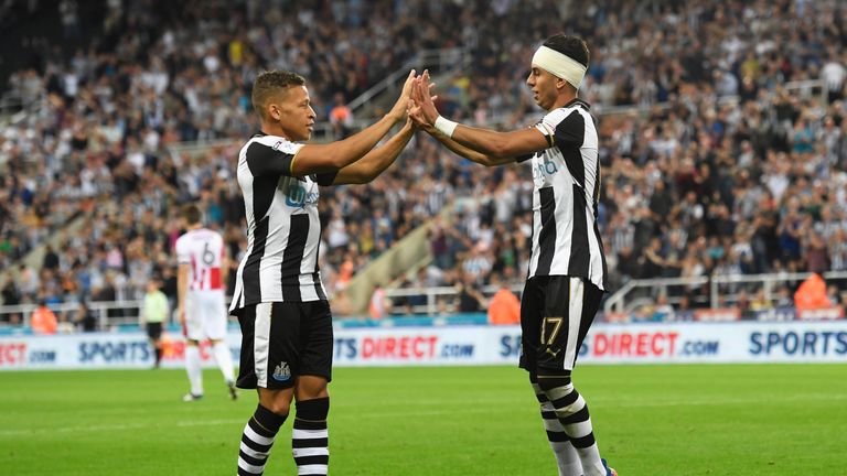 Ayoze Perez (R) of Newcastle United celebrates scoring Dwight Gayle 