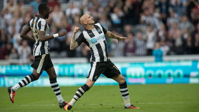 NEWCASTLE, ENGLAND - AUGUST 27: Jonjo Shelvey of Newcastle celebrates his goal during the Premier League match between Newcastle United and Brighton & Hove