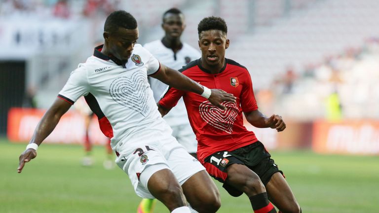 Nice's French midfielder Wylan Cyprien (L) vies with Rennes' French defender Steven Moreira (R) during the French L1 football match between Nice and Rennes