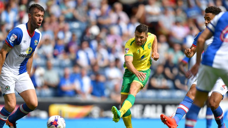 Norwich's Wes Hoolahan scores his side's second goal 