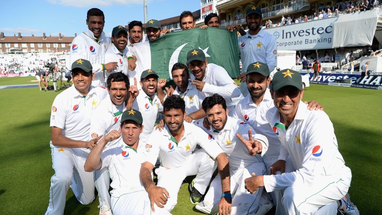 Pakistan celebrate after winning the 4th Investec Test between England and Pakistan at The Kia Oval