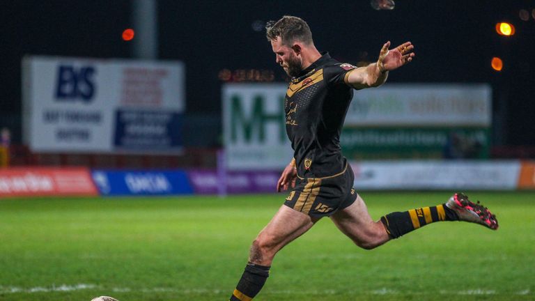 KC Lightstream Stadium, Hull, England - Catalans' Pat Richards kicks for goal.