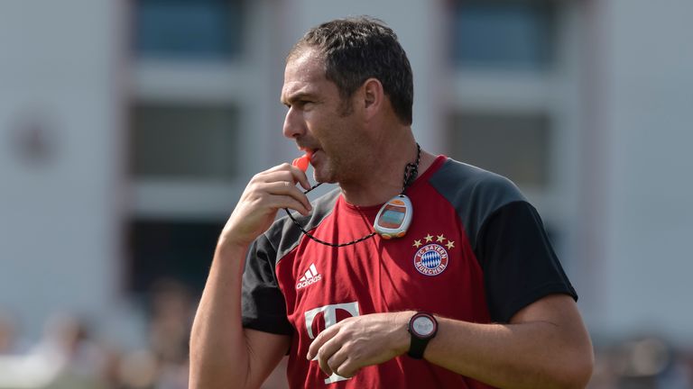 Bayern Munich's assistent coach Paul Clement in action at the club's training area in the southern German city of Munich on July 11, 2016. / AFP / GUENTER 
