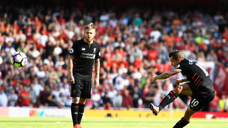 Philippe Coutinho of Liverpool scores with a free kick during the Premier League match v Arsenal at Emirates Stadium