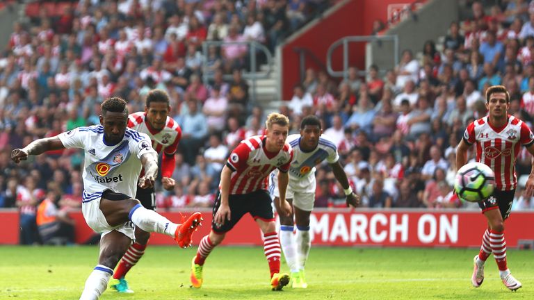 Jermain Defoe scores for Sunderland from the penalty spot