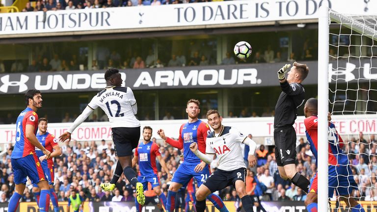 Victor Wanyama scores the winning goal