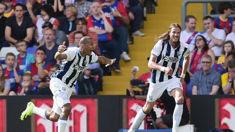 Rondón (r) celebrates scoring the winner for West Brom against Crystal Palace
