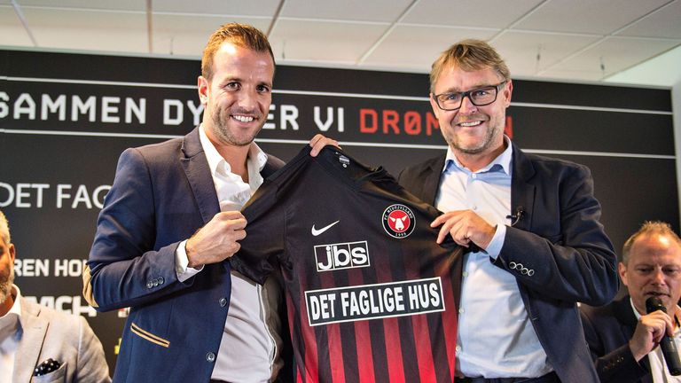 Rafael van der Vaart (L) FC Midtjylland's Sports Manager Claus Steinlein (R)