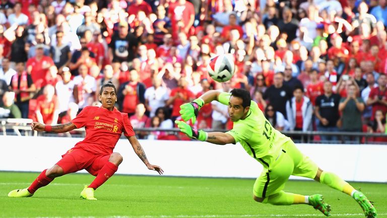 LONDON, ENGLAND - AUGUST 06: Roberto Firmino of Liverpool misses a chance at goal during the International Champions Cup match between Liverpool and Barcel