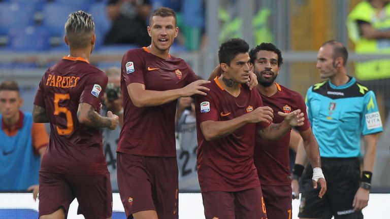 ROME, ITALY - AUGUST 20:  Diego Perotti (C) with his teammates of AS Roma celebrates after scoring the team's second goal from penalty spot during the Seri