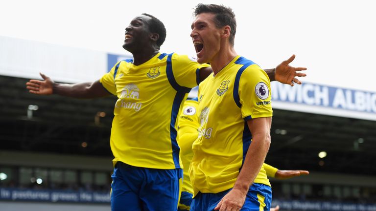 WEST BROMWICH, ENGLAND - AUGUST 20: Gareth Barry of Everton celebrates scoring his sides second goal with his team mate Romelu Lukaku of Evertone during th