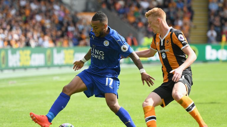 HULL, ENGLAND - AUGUST 13: Danny Simpson of Leicester City shields the ball from Sam Clucas of Hull City during the Premier League match between Hull City 