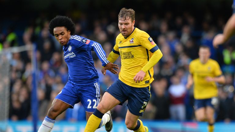 Chelsea's Brazilian midfielder Willian (L) vies with Scunthorpe's Scott Laird during the FA Cup third-round football match between Chelsea and Scunthorpe U