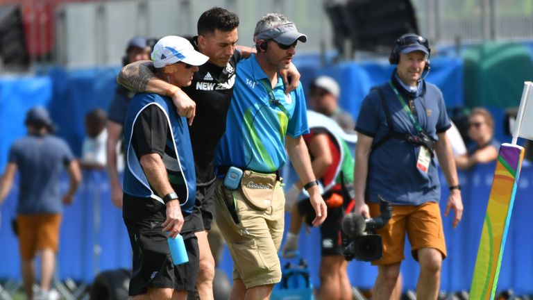 New Zealand's Sonny Bill Williams limps off injured v Japan in the Olympic rugby sevens tournament at Rio 2016