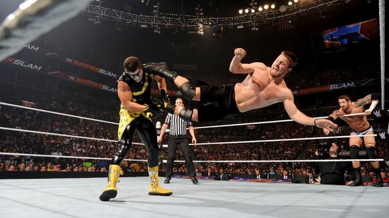 WWE SummerSlam 2015 - Stephen Amell v Stardust