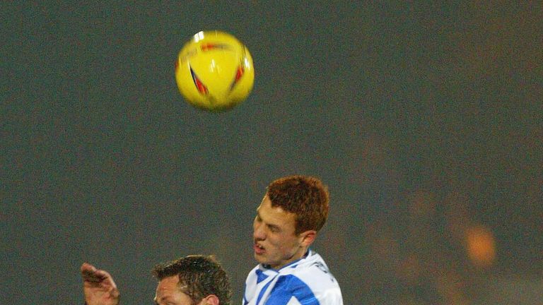 BRIGHTON -DECEMBER 10 2002:  Steve Sidwell of Brighton rises above Jim Magilton of Ipswich