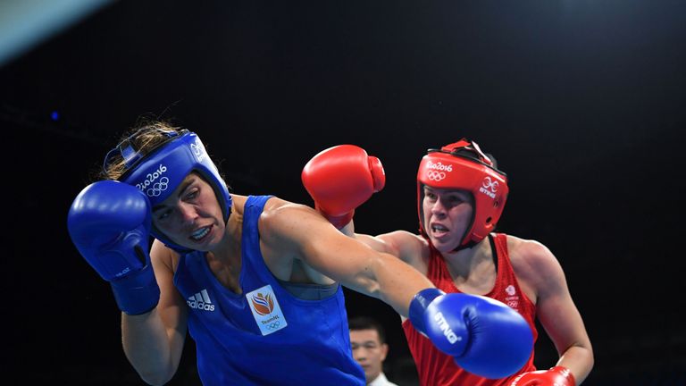 Netherlands' Nouchka Fontijn (blue) fights Great Britain's Savannah Marshall (red) 