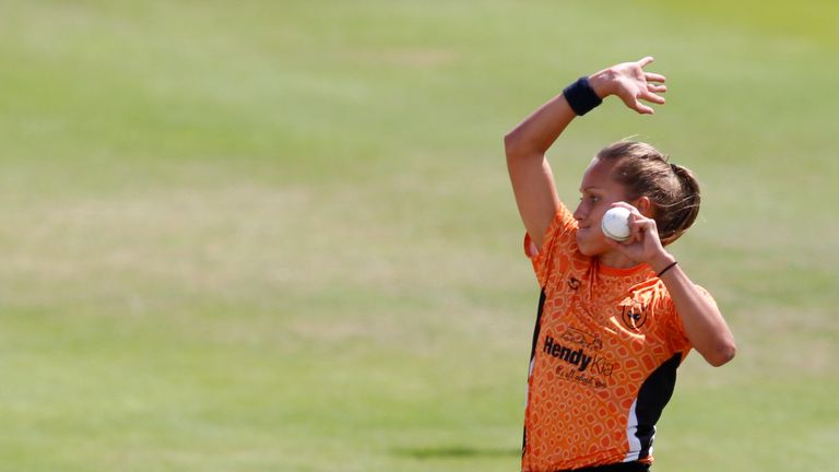 SOUTHAMPTON, ENGLAND - JULY 31:  Natasha Farrant of the Southern Vipers bowls during the Kia Super League women's cricket match between the Southern Vipers