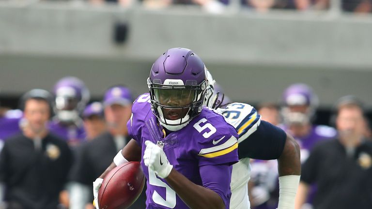 MINNEAPOLIS, MN - AUGUST 28: Teddy Bridgewater #5 of the Minnesota Vikings advances the ball in the first quarter against the San Diego Chargers at US Bank