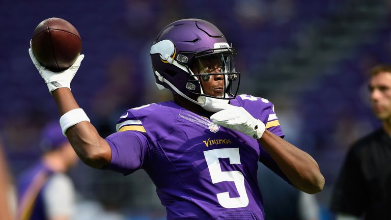 MINNEAPOLIS, MN - AUGUST 28: Teddy Bridgewater #5 of the Minnesota Vikings warms up before the game against the San Diego Chargers on August 28, 2016 at US