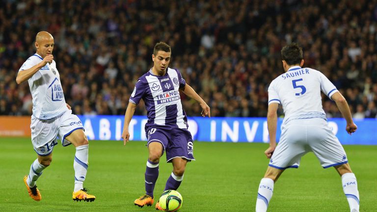 TOULOUSE, FRANCE - MAY 07:  Wissam Ben Yedder from Toulouse in action during the match between Toulouse v Troyes at Stadium Municipal on May 7, 2016 in Tou