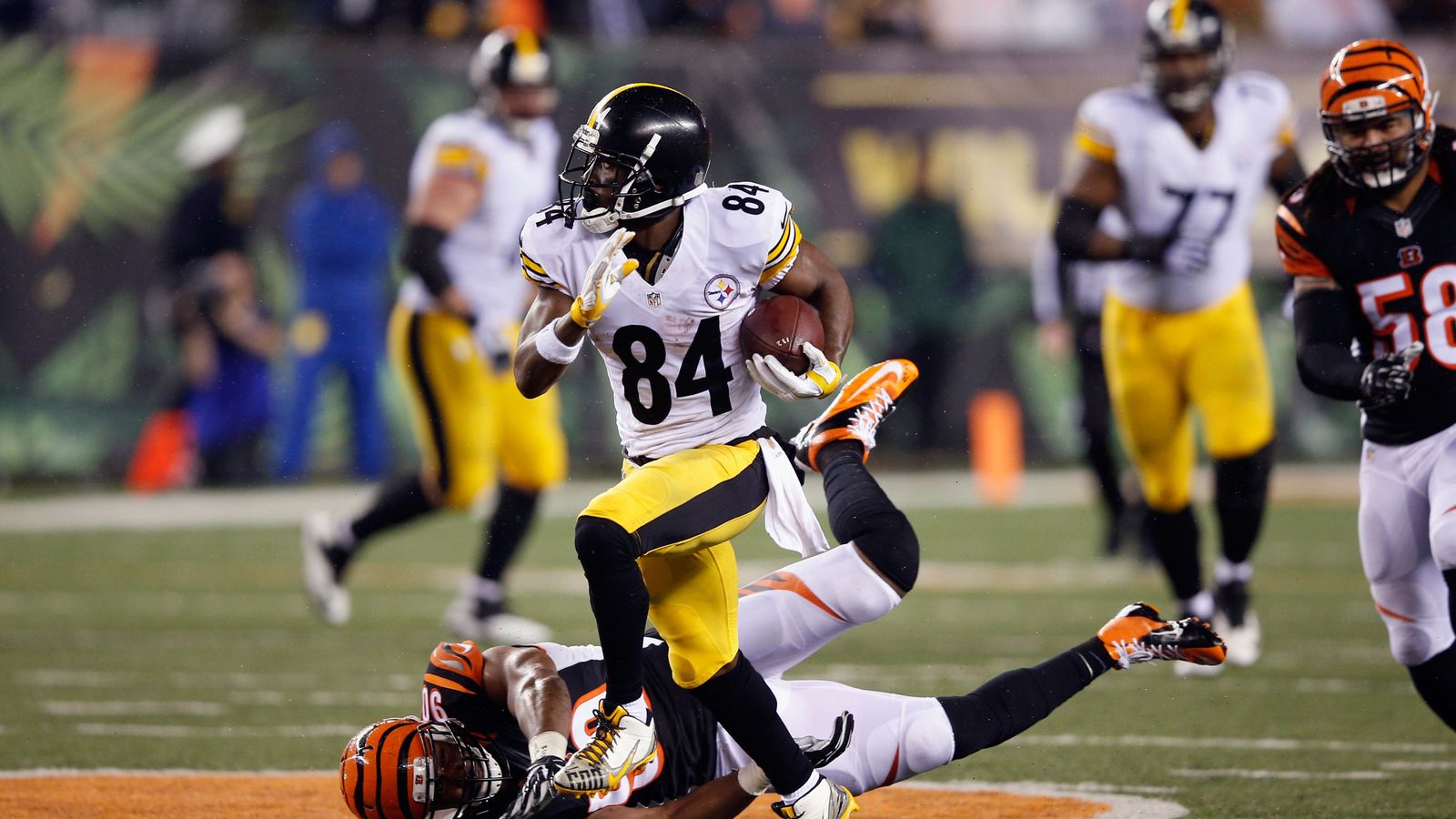 Steelers sign Antonio Brown to new five-year deal