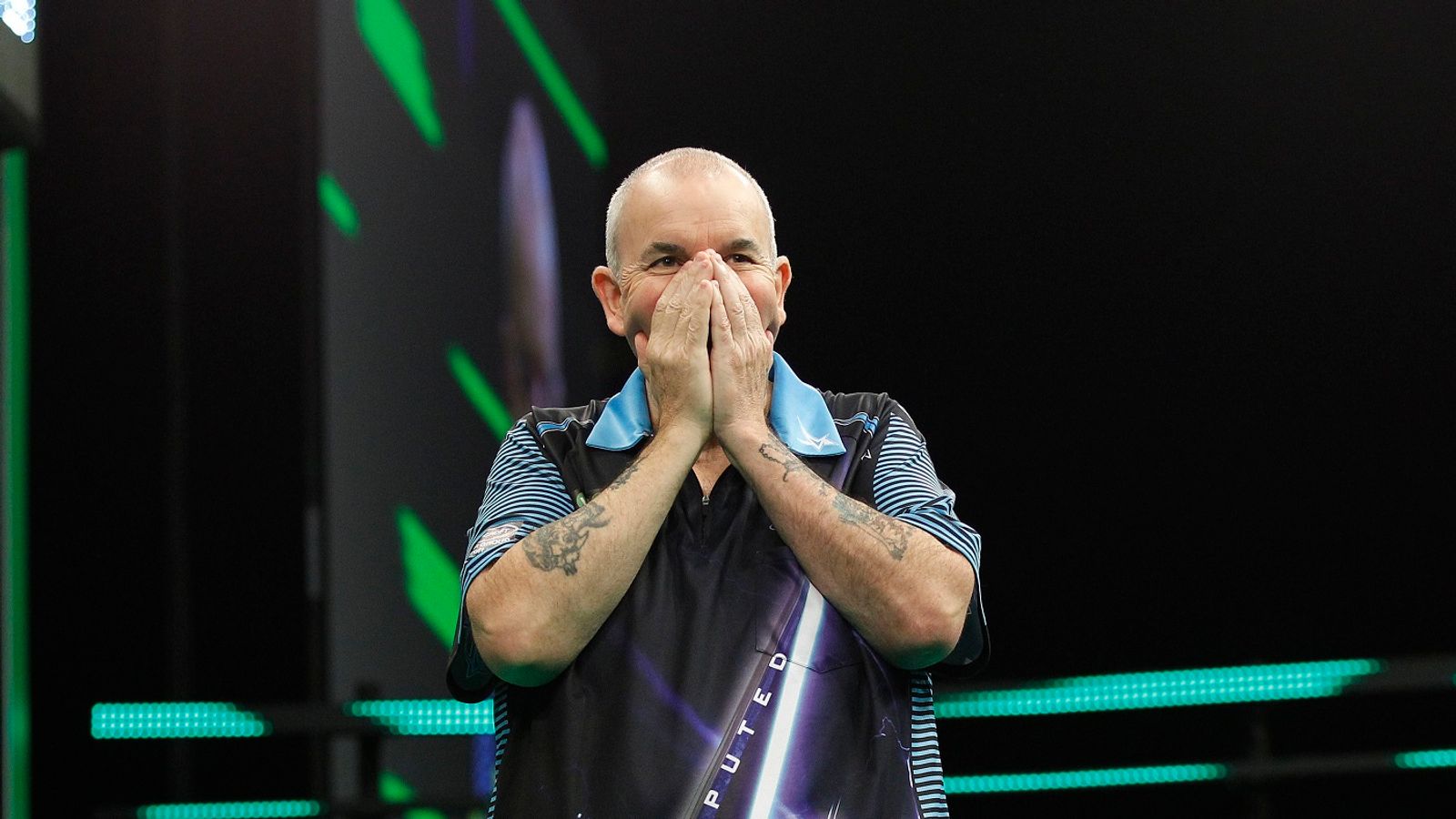 Phil Taylor in knockout stages of the Grand Slam of Darts despite