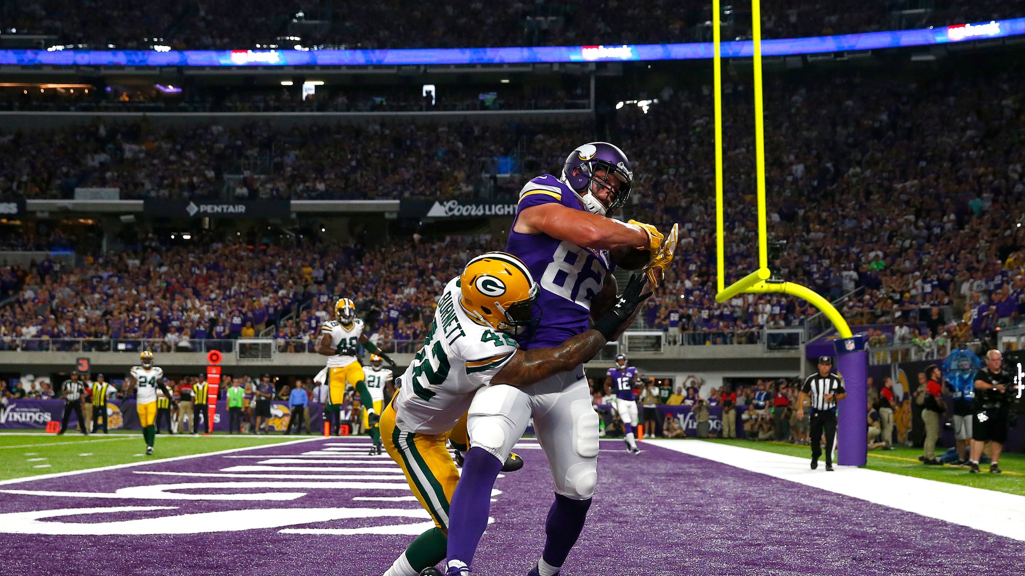 Sam Bradford Throws 1st TD as a Minnesota Viking!, Packers vs. Vikings