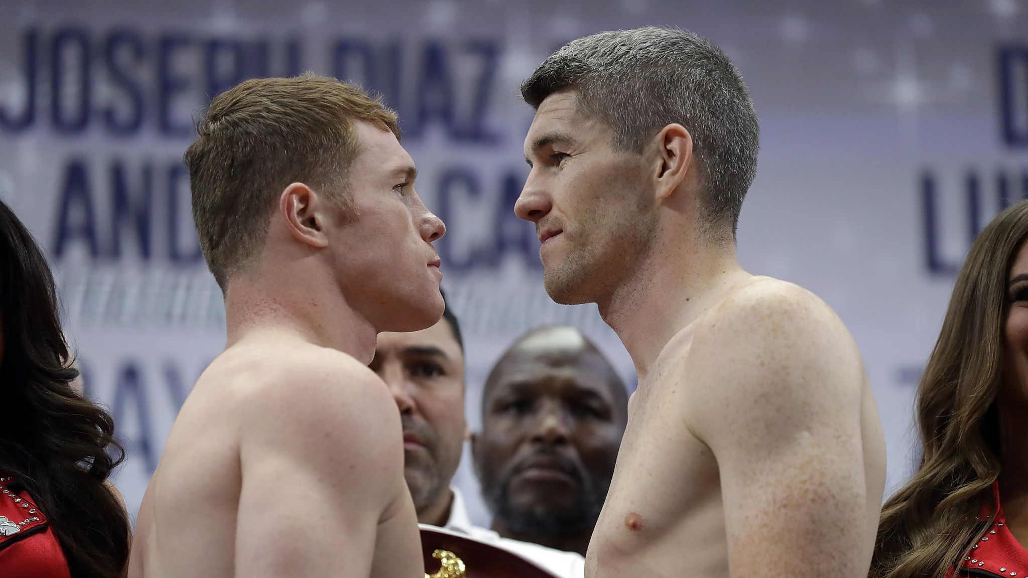 Liam Smith And Saul Alvarez Weigh In Ahead Of Title Showdown In Dallas Boxing News Sky Sports