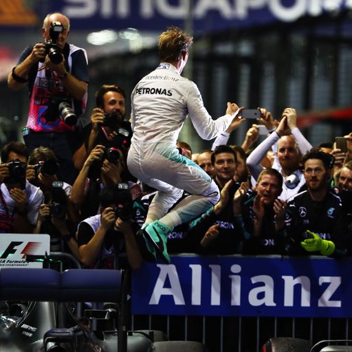 Rosberg wins for title lead