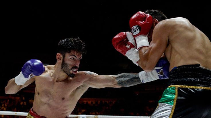 Venezuelas Jorge Linares throws a left at Mexicos Ivan Cano during their WBC lightweight title, at the Poliedro stadium in Caracas, on October 10, 2015.   