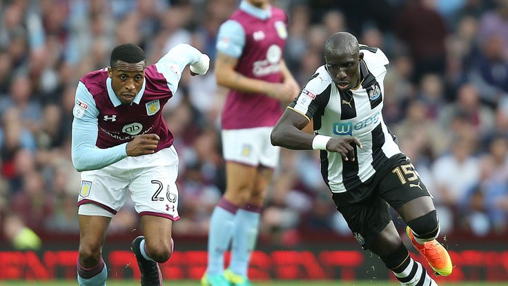 Aston Villa's Albert Adomah and Newcastle United's Mohamed Diame (right) battle for the ball