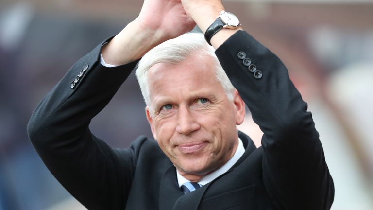 SUNDERLAND, ENGLAND - SEPTEMBER 24: Alan Pardew manager of Crystal Palace during the Premier League match between Sunderland and Crystal Palace FC on Septe