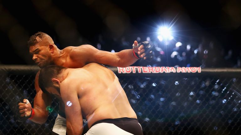 ROTTERDAM, NETHERLANDS - MAY 08:  Alistair Overeem (L) of the Netherlands and Andrei Arlovski of Belarus compete in their Heavyweight bout during the UFC F