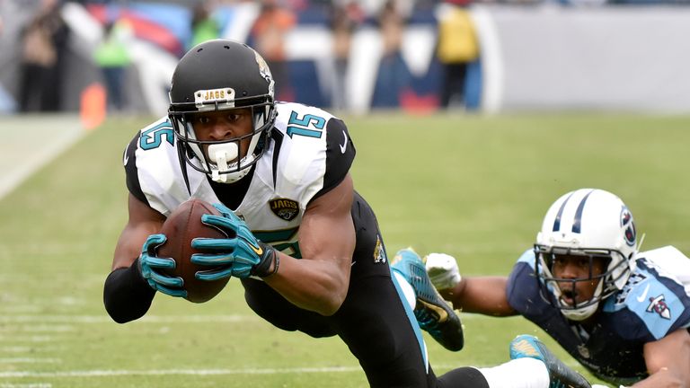 NASHVILLE, TN - DECEMBER 6:  Allen Robinson #15 of the Jacksonville Jaguars makes a catch against Tennessee Titans during the game at Nissan Stadium on Dec