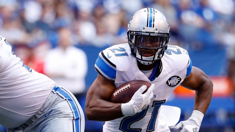 INDIANAPOLIS, IN - SEPTEMBER 11: Ameer Abdullah #21 of the Detroit Lions runs past a blocker during the second quarter of the game against the Indianapolis