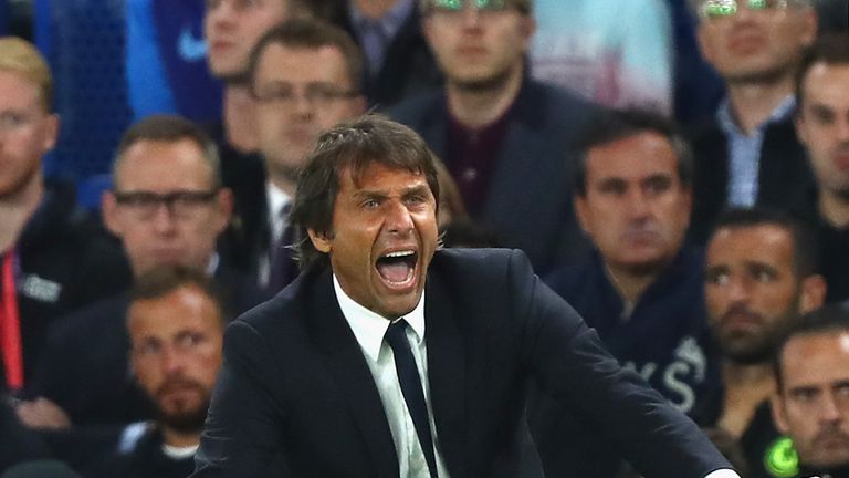 LONDON, ENGLAND - SEPTEMBER 16:  Antonio Conte, Manager of Chelsea reacts from the touchline during the Premier League match between Chelsea and Liverpool 