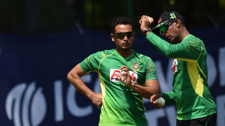 Bangladeshi spinner Arafat Sunny (L) who has been banned from bowling by the ICC for a a suspected illegal bowling action, listens to spin bowling coach Ru