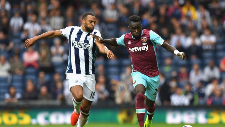 WEST BROMWICH, ENGLAND - SEPTEMBER 17:  Matt Phillips of West Bromwich Albion battles with Arthur Masuaku of West Ham United during the Premier League matc