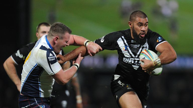 New Zealand's Frank Pritchard (right) breaks away from Scotland's Sam Barlow during the World Cup Quarter Final match at Headingley Stadium, Leeds. 