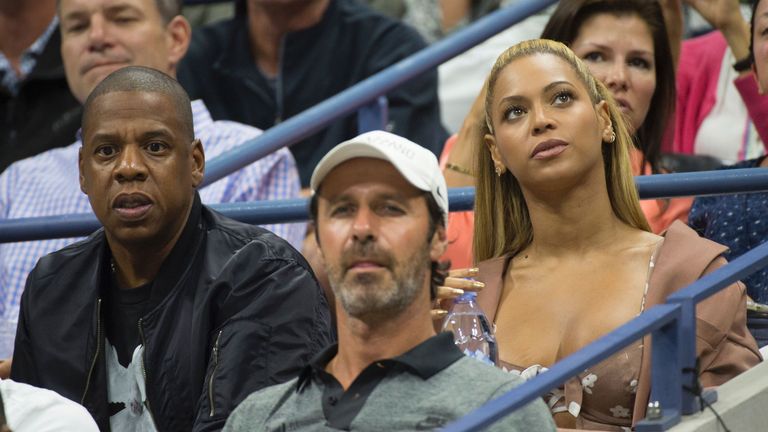 Beyoncé (R) and her husband Jay Z (L) watch the match between Serena Williams and Vania King