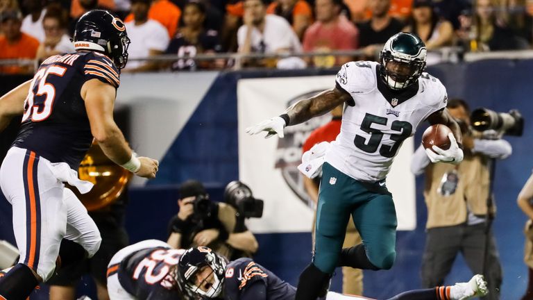 CHICAGO, IL - SEPTEMBER 19:  Quarterback Jay Cutler #6 of the Chicago Bears attempts to tackle  Nigel Bradham #53 of the Philadelphia Eagles in the second 