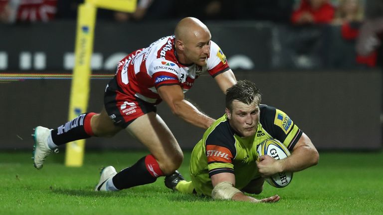 Leicester flanker Brendon O'Connor scores a late second half try