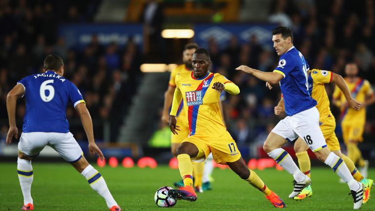 Christian Benteke of Crystal Palace takes on Phil Jagielka (6) and Gareth Barry of Everton during the Premier League match at Goodison Park