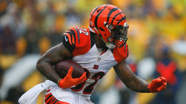 PITTSBURGH, PA - SEPTEMBER 18:  Jeremy Hill #32 of the Cincinnati Bengals rushes against the Pittsburgh Steelers in the first quarter during the game at He