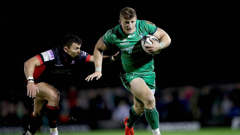 Connacht's Peter Robb beats the tackle of Edinburgh's Damien Hoyland on his way to sco