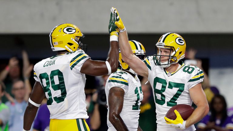 MINNEAPOLIS, MN - SEPTEMBER 18:  Jared Cook #89 and Jordy Nelson #87 of the Green Bay Packers celebrate after a touchdown against the Minnesota Vikings in 