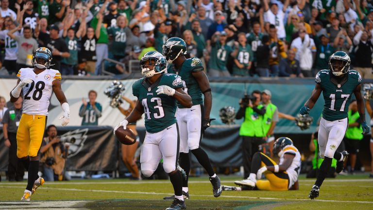 PHILADELPHIA, PA - SEPTEMBER 25:  Darren Sproles #43 of the Philadelphia Eagles celebrates his 73-yard touchdown in the third quarter against the Pittsburg