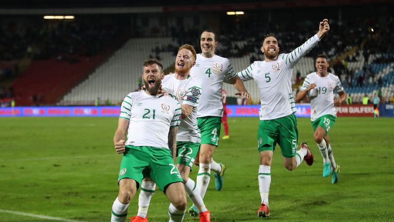 Republic of Ireland's Daryl Murphy celebrates 