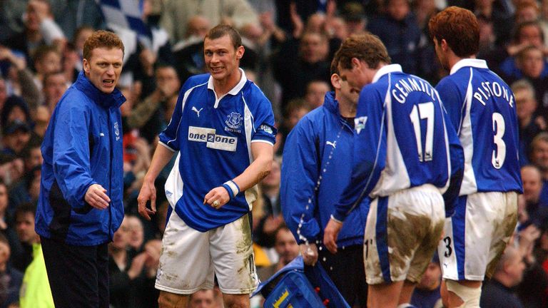 David Moyes speaks to Duncan Ferguson during his time at Everton